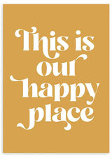 Cuadro con frase "This is our happy place" con fondo amarillo oscuro
