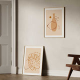 Cuadro de ilustración de rama y hojas sobre fondo beige. Un cuadro ideal para estilos nórdicos o escandinavos donde prima la sencillez y los notos neutros. Encuentra más cuadros y láminas de este estilo en nuestra colección de cuadros ilustración o cua...