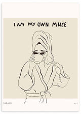 Cuadro de ilustración artística de mujer con frase "I am my own Muse" sobre fondo beige