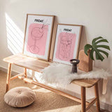 Set aus zwei Wandbildern mit Cocktailglas und Getränk mit Eiswürfeln, Blättern und Strohhalm, in Rosa, Weiß und Schwarz, im modernen Illustrationsstil. Erhältlich auf kudeko.com