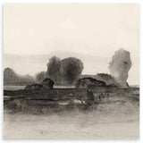 Tableau carré avec paysage abstrait d’arbres, formations rocheuses et horizon brumeux en noir, gris fumée et beige clair, dans un style abstrait épuré et apaisant. Disponible sur kudeko.com