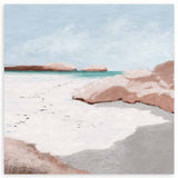 Cuadro cuadrado de playa serena con arena blanca, mar turquesa, rocas rosadas y cielo azul suave, de estilo naturaleza y paisajes. Disponible en kudeko.com