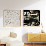 Quadratisches Wandbild mit abstrakter Komposition in Schwarz und Weiß, gestischen Linien, dunklen Flächen, freien Formen und modernem abstraktem Stil. Erhältlich auf kudeko.com
