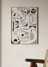 Cuadro con collage de formas geométricas en blanco, negro y gris, con arcos, círculos, semicírculos y bloques superpuestos de estilo abstracto. Disponible en kudeko.com