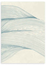 Cuadro de líneas onduladas inspiradas en el mar, con formas fluidas en azul grisáceo, blanco roto y fondo claro, de estilo abstracto. Disponible en kudeko.com