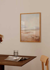 Cuadro de paisaje abstracto con horizonte difuso, suelo etéreo, tonos arena, terracota, blanco roto y grises suaves, de estilo abstracto. Disponible en kudeko.com