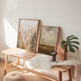 Tableau de paysage abstrait avec ciel brumeux, horizon ouvert et plaine en beige, sable, ocre et brun foncé, dans un style abstrait aux lignes douces et naturelles. Disponible sur kudeko.com