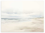 Cuadro horizontal de playa serena con horizonte abierto, olas suaves, arena beige, cielo gris claro y azules apagados, de estilo naturaleza y paisajes. Disponible en kudeko.com