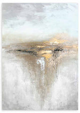 Quadro abstrato emoldurado com composição em branco quebrado, bege, cinzento pérola e detalhes dourados, textura difusa e faixa central escura, num estilo contemporâneo sóbrio. Disponível em kudeko.com