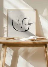 Quadratisches Wandbild mit abstraktem Motiv aus geschwungenen schwarzen Linien auf gebrochen weißem Hintergrund, organische Komposition, klare Kontraste und moderner abstrakter Stil. Erhältlich auf kudeko.com