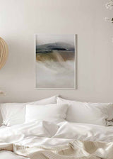 Cuadro con composición abstracta de formas curvas en beige, crema, gris oscuro, negro y verde oliva suave, de estilo abstracto. Disponible en kudeko.com