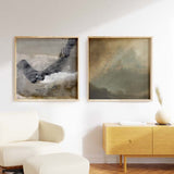 Cuadro cuadrado con formas abstractas fluidas en negro, gris, blanco y beige, composición envolvente de estilo abstracto. Disponible en kudeko.com