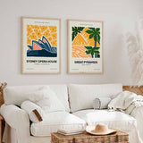 Cuadro de la Ópera de Sídney con flores amarillas grandes, formas azul petróleo, detalles coral y composición gráfica de estilo ilustración. Disponible en kudeko.com