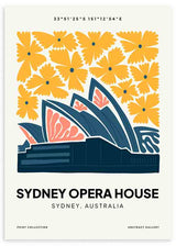 Cuadro de la Ópera de Sídney con flores amarillas grandes, formas azul petróleo, detalles coral y composición gráfica de estilo ilustración. Disponible en kudeko.com