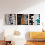 Tableau carré avec composition abstraite en blanc, gris et noir, texture usée, taches irrégulières et style contemporain pour une décoration murale sobre. Disponible sur kudeko.com