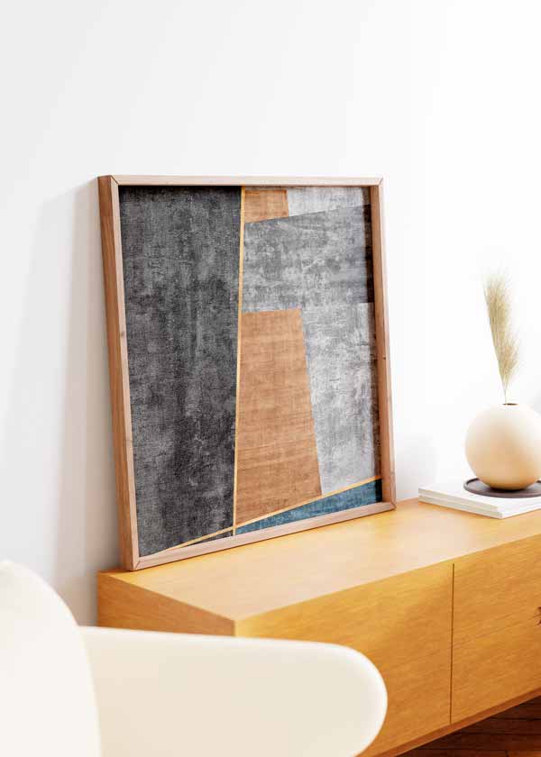 Cuadro cuadrado con composición abstracta de formas geométricas en negro, gris, blanco roto, ocre tostado y azul petróleo, de estilo abstracto. Disponible en kudeko.com