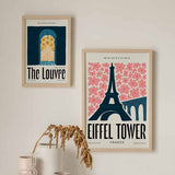 Cuadro con arco arquitectónico azul oscuro, pirámide dorada geométrica, flores amarillas decorativas y composición parisina de estilo ilustración. Disponible en kudeko.com