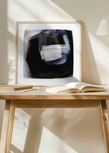 Tableau carré à composition abstraite avec blocs noirs, traces blanches, nuances grises et légers accents brun rouille, dans un style contemporain épuré. Disponible sur kudeko.com