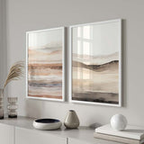 Wandbild mit abstrakter Landschaft und horizontalen Schichten in Beige, Sand, Taupe, Hellbraun und Rauchgrau, in einem ruhigen und klaren abstrakten Stil. Erhältlich auf kudeko.com
