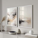 Wandbild mit abstrakter Komposition in Elfenbein, Sandbeige, Rauchgrau und Schwarz, mit diffusen Formen, weichem Kontrast und reduziertem modernem Stil. Erhältlich auf kudeko.com