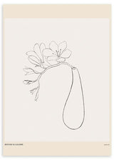 Cuadro de flores de línea fina con silueta orgánica alargada, fondo blanco roto, detalles beige suaves y estilo minimalista. Disponible en kudeko.com