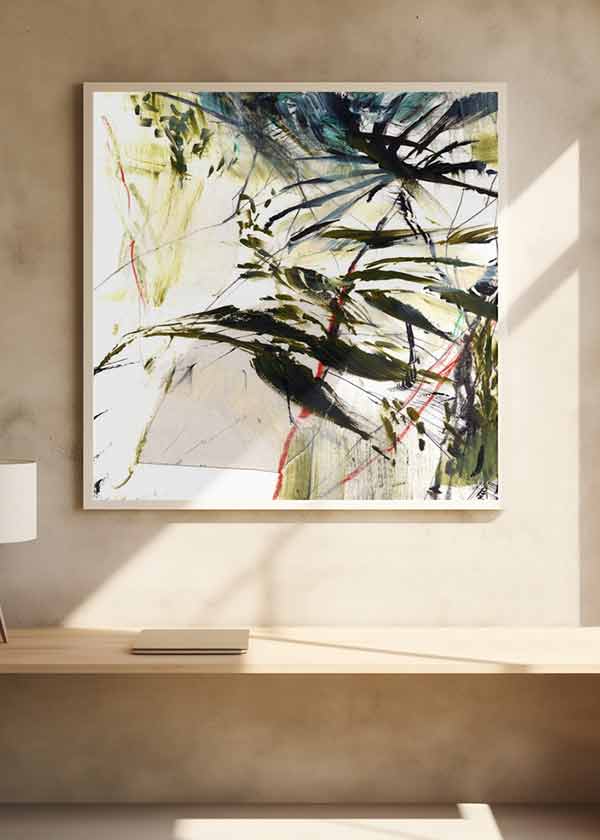 Cuadro cuadrado con composición abstracta de ramas y vegetación en movimiento, tonos verde oliva, negro, azul grisáceo y sutiles acentos rojos, de estilo abstracto. Disponible en kudeko.com