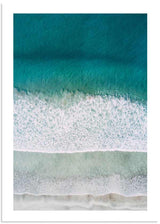 cuadro de fotografía de oleaje tranquilo y espumoso llegando a la playa, mar en calma. Lámina decorativa.