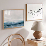 Cuadro horizontal con paisaje marino abstracto en tonos azul petróleo, turquesa, gris suave y blanco, con horizonte difuso y atmósfera serena de estilo abstracto. Disponible en kudeko.com