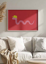 Horizontales Wandbild mit gewelltem rosa Wurm, gelbem Hut, rotem Hintergrund und verspieltem Illustrationsstil für moderne Wandgestaltung. Erhältlich auf kudeko.com