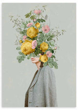 Cuadro con retrato femenino cubierto por ramo de flores amarillas y rosas, hojas verdes, fondo gris suave y estilo ilustración botánica surrealista. Disponible en kudeko.com