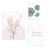 Ensemble de trois tableaux avec feuilles tropicales vert sauge, branche botanique rose poudré, texte flowers paradise, fond blanc et style minimaliste contemporain. Disponible sur kudeko.com