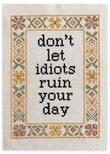Lámina decorativa sin marco de estilo minimalista y orgánico, frase bordada decorativa con marco floral, modelo Don't Let Idiots Quote