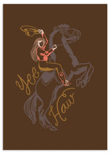 Wandbild ohne Rahmen im minimalistischen und organischen Stil, Cowgirl auf einem Pferd in Western-Ästhetik, Modell Yee Haw Cowgirl Spirit. Erhältlich auf kudeko.com