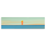 Lámina decorativa sin marco de estilo minimalista y sereno, figura femenina contemplando el mar en tonos suaves, modelo El azul del verano