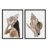 Conjunto de dois quadros emoldurados com mulher e mão a segurar uma grande concha, em tons areia, bege, creme, castanho suave e preto, estilo ilustração sobre fundo branco. Disponível em kudeko.com