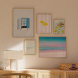 Mural decorativo de cinco piezas de estilo minimalista y tonos_pastel, mural veraniego con ventana azul, limones y aire mediterráneo, modelo Mural III - Esencia del verano