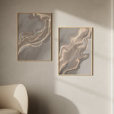Cuadro abstracto moderno con diseño fluido en tonos beige y gris. kudeko.com