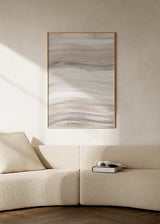 Cuadro abstracto minimalista con pinceladas en tonos beige y blanco. kudeko.com