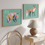 Horizontales Wandbild mit illustriertem Bären im Profil, mintgrünem Hintergrund, Rosa, Gelb, Blau, Koralle und Weiß im kindlichen Stil für Babyzimmer oder Spielecke. Erhältlich auf kudeko.com