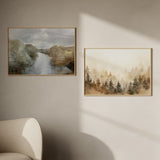 Horizontales Wandbild mit Flusslandschaft zwischen verschwommenen Bäumen und sanften Hügeln in Beige, Braun, Grau und Weiß, im Natur- und Landschaftsstil gestaltet. Erhältlich auf kudeko.com