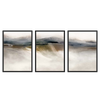 Conjunto de tres cuadros con paisaje abstracto de horizonte brumoso en tonos beige, gris, blanco roto y negro suave, con composición serena y elegante de estilo abstracto. Disponible en kudeko.com