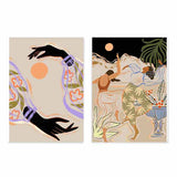 Conjunto de dos cuadros ilustrativos con manos estilizadas y figuras femeninas bajo la luna. kudeko.com