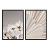 Conjunto de dos cuadros con flores blancas y diseño abstracto de pliegues en papel. Disponible en kudeko.com.\n