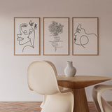 decoración con cuadros, ideas - conjunto de cuadros de ilustraciones femeninas y florales en blanco y negro - kudeko