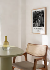 Cuadro decorativo de estilo blanco_y_negro y minimalista colocado en salón, fotografía urbana en blanco y negro de Hong Kong, modelo Cuadro Hong Kong