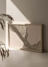 Cuadro horizontal de ilustración abstracta de trazos en marrón verdoso sobre fondo beige. Una obra alegre de la colección de Laras.