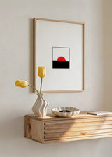 Tableau encadré avec soleil rouge semi-circulaire, bande noire, fond blanc, lignes épurées et contraste rouge noir blanc au style minimaliste élégant. Disponible sur kudeko.com