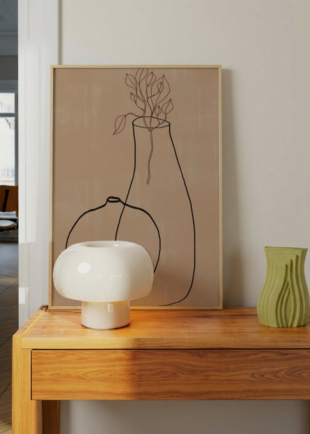Tableau avec deux vases en lignes noires, fines branches et feuilles sur fond beige chaud, dans un style minimaliste et naturel. Disponible sur kudeko.com