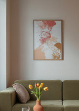 Cuadro decorativo de estilo minimalista y abstracto colocado en salón, composición abstracta en tonos coral y terracota, modelo Expressions I