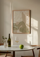 Quadro com formas abstratas fluidas, linhas onduladas em branco, bege areia e verde oliva, num estilo orgânico e contemporâneo para decoração de parede. Disponível em kudeko.com